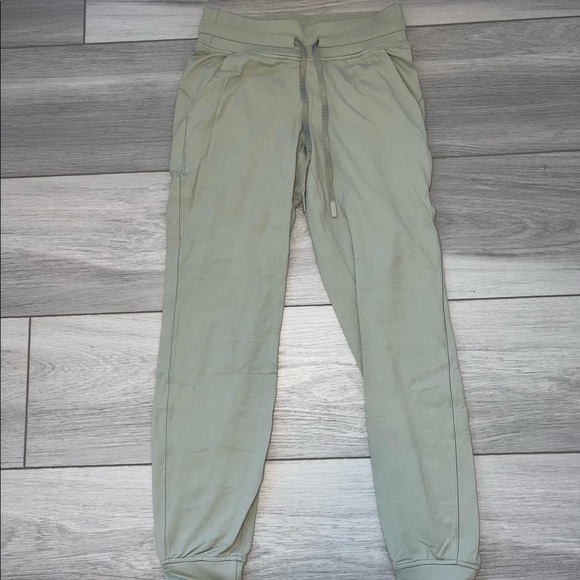 COPY - lululemon ready to rulu jogger - Picture 1 of 2